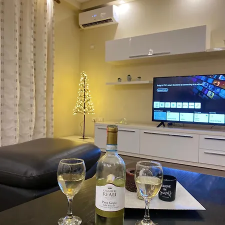 Town Square Apartment *